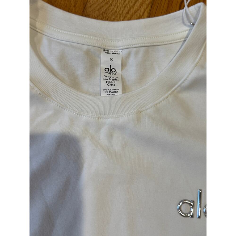 Alo yoga White T-Shirt - Picture 3 of 3